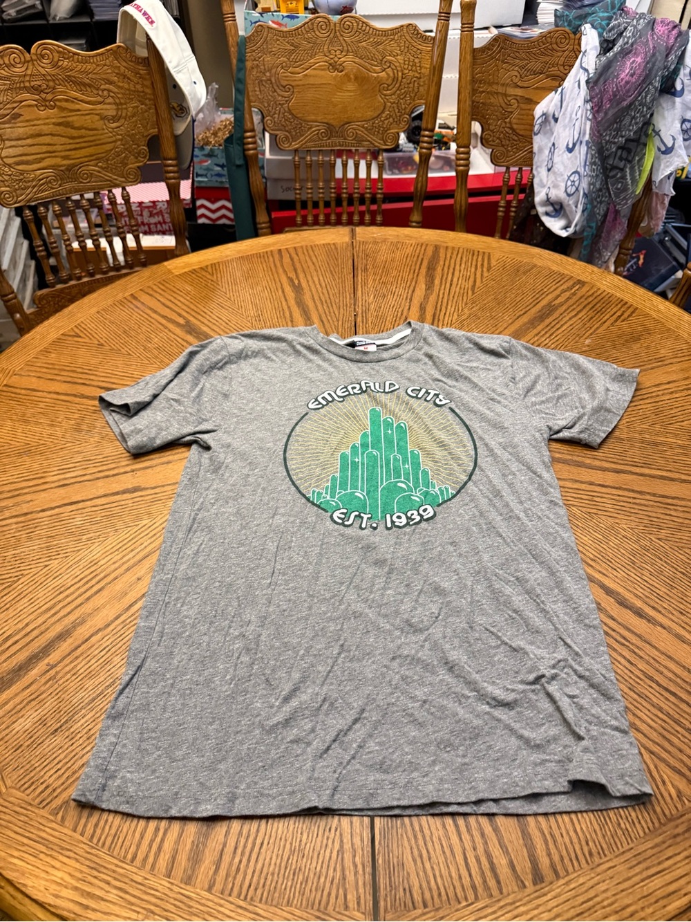Charlie Hustle Emerald City Graphic Tee - Gray with Green Print